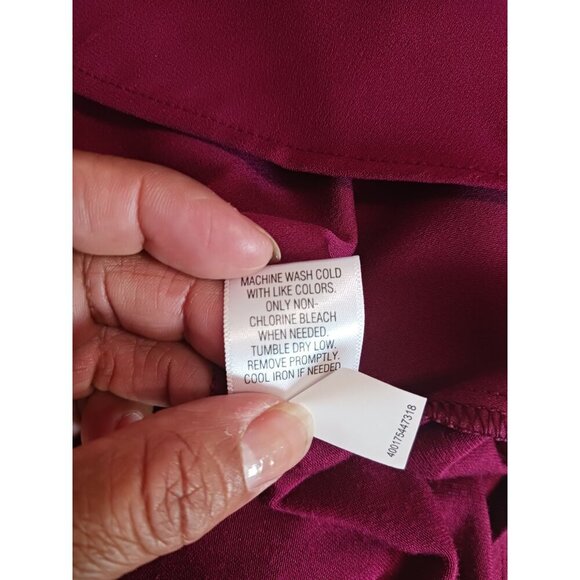 Dana Buchman Sleeveless Blouse Top Keyhole With Gold Bar Plum Wine   XLarge - Picture 9 of 9